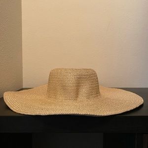 Large brimmed woven summer hat
